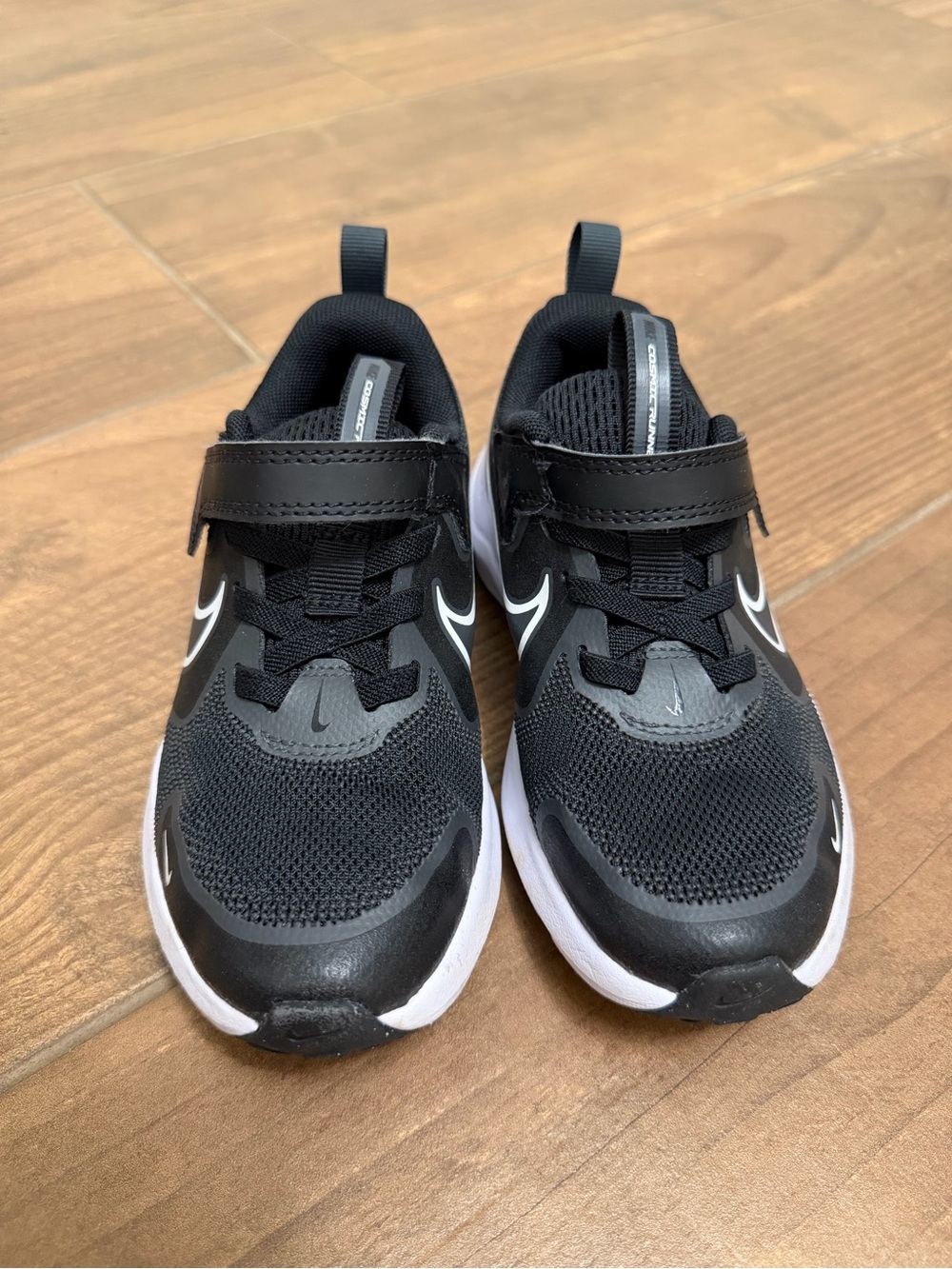 Nike Kids Cosmic Runner Black and White Sneakers with Elastic Closure